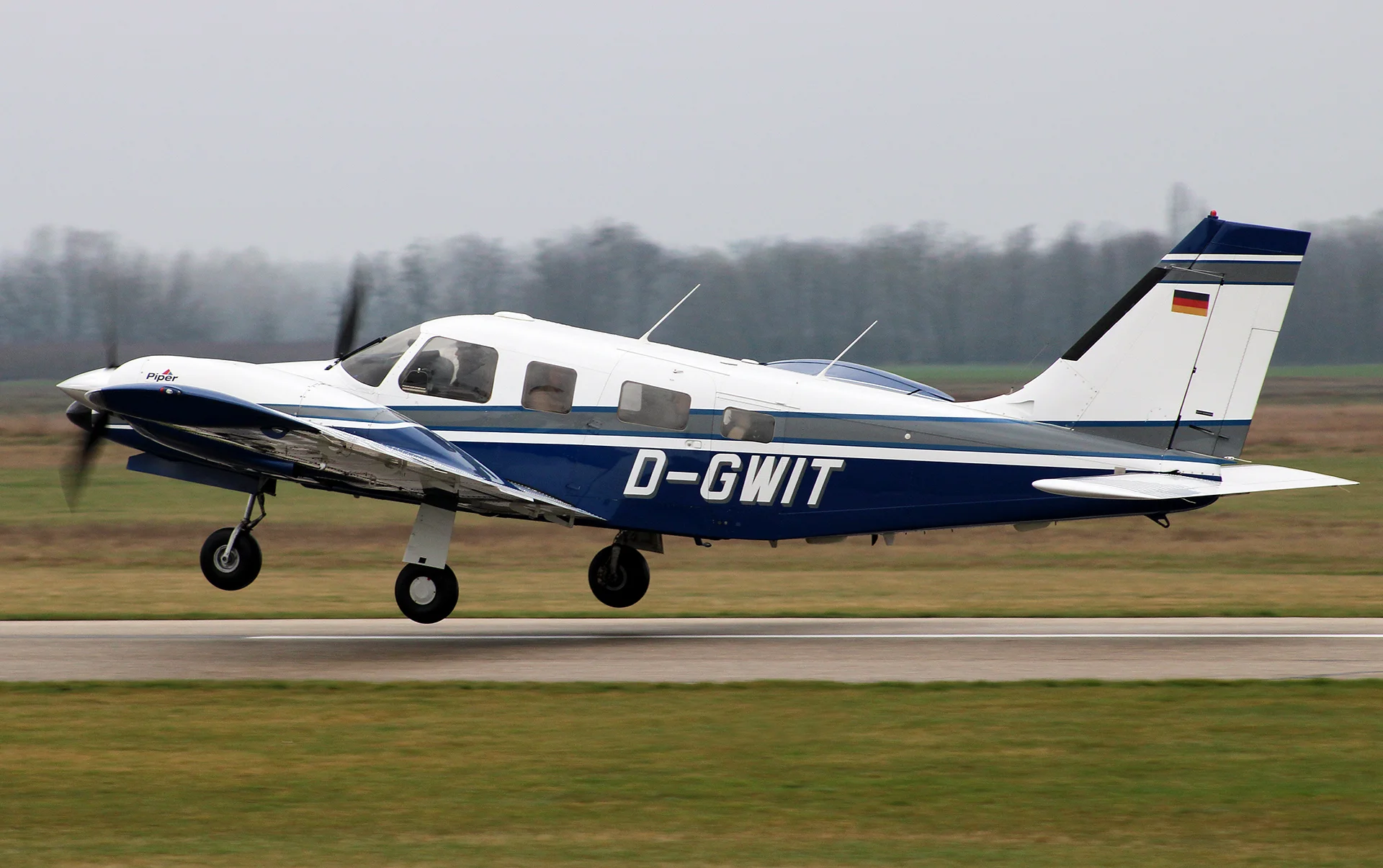 Piper Seneca V
